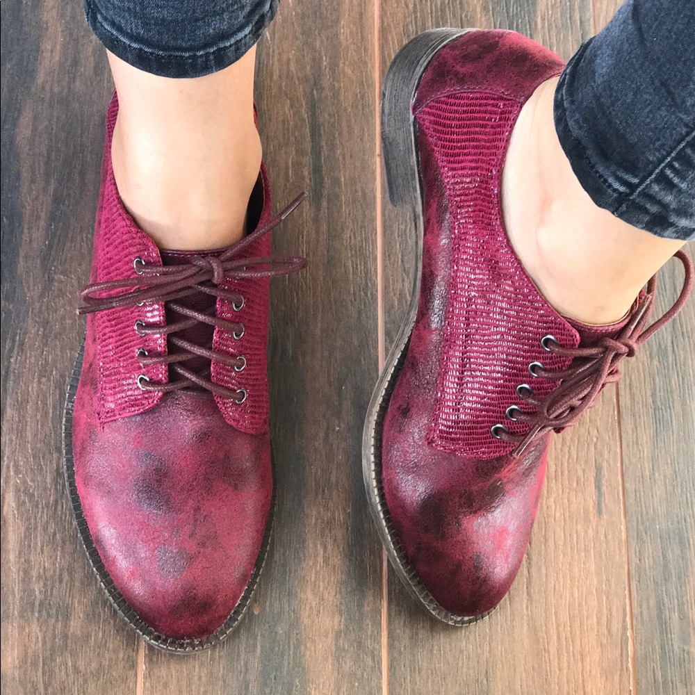 Wine Distressed Oxford Lace Up Loafers